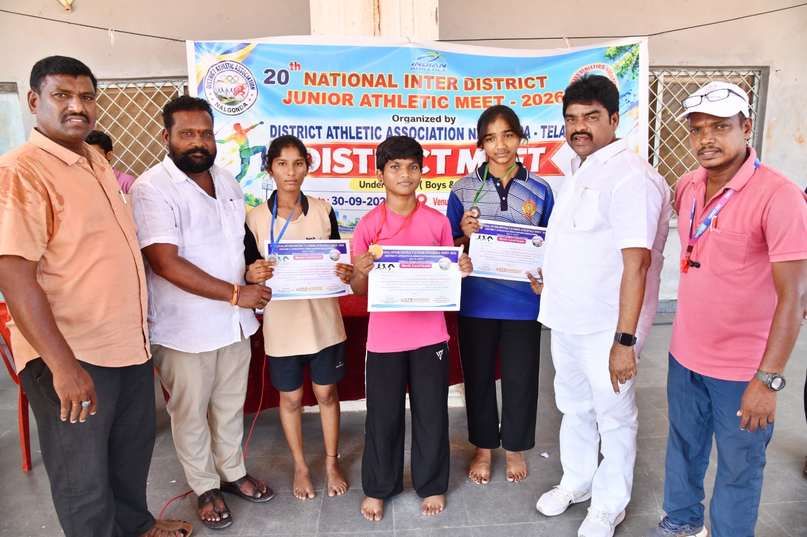 పట్టణ పారిశుధ్యంపై ప్రత్యేక శ్రద్ధ.. హనుమాన్ ప్రసాద్‌కు సన్మానం