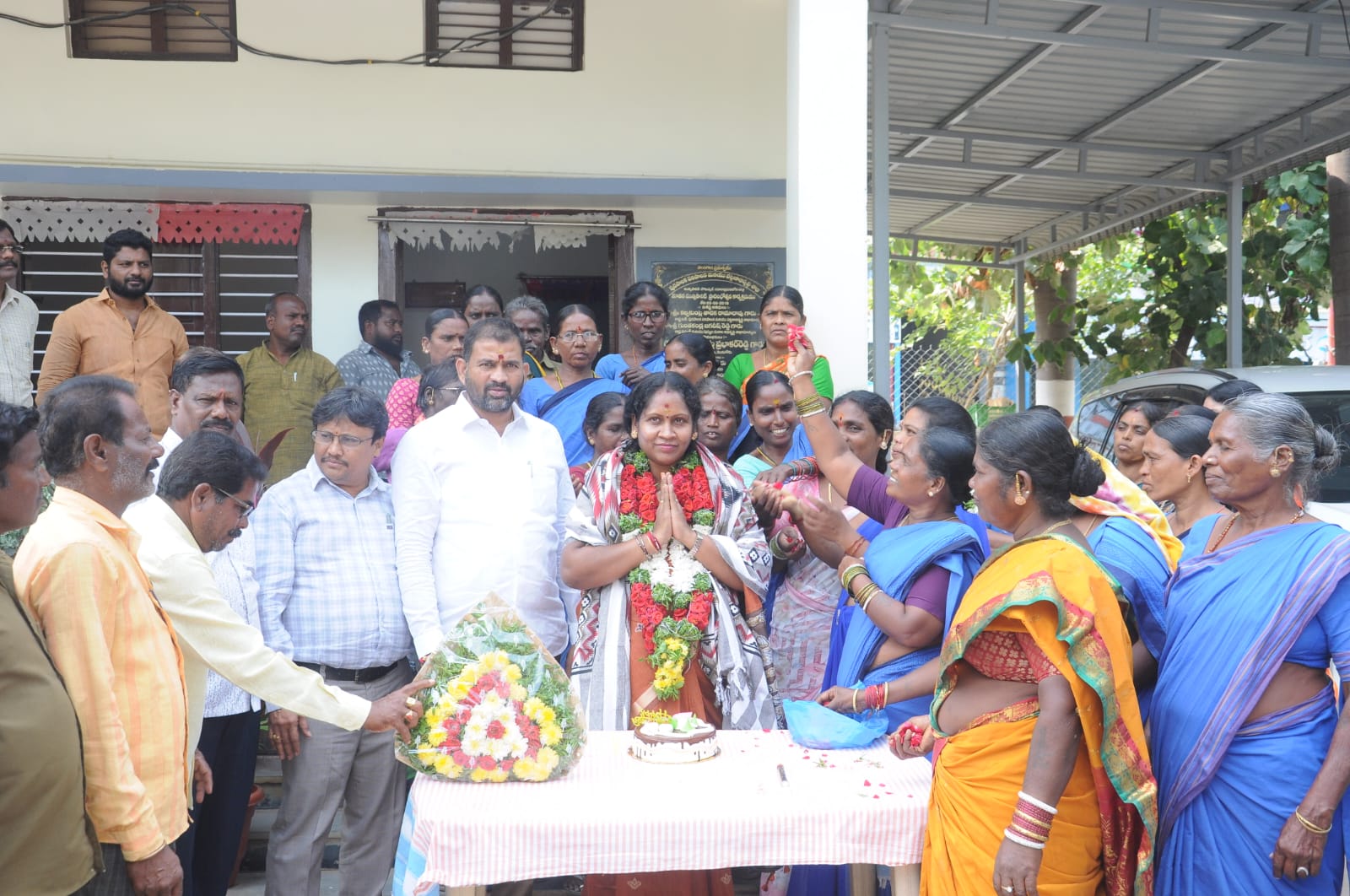 ఘనంగా చౌటుప్పల్ మున్సిపల్ చైర్‌పర్సన్ జన్మదిన వేడుకలు  పావని రమేష్‌గౌడ్‌కు ప్రజాప్రతినిధులు, అధికారులు, పట్టణ ప్రముఖుల శుభాకాంక్షలు