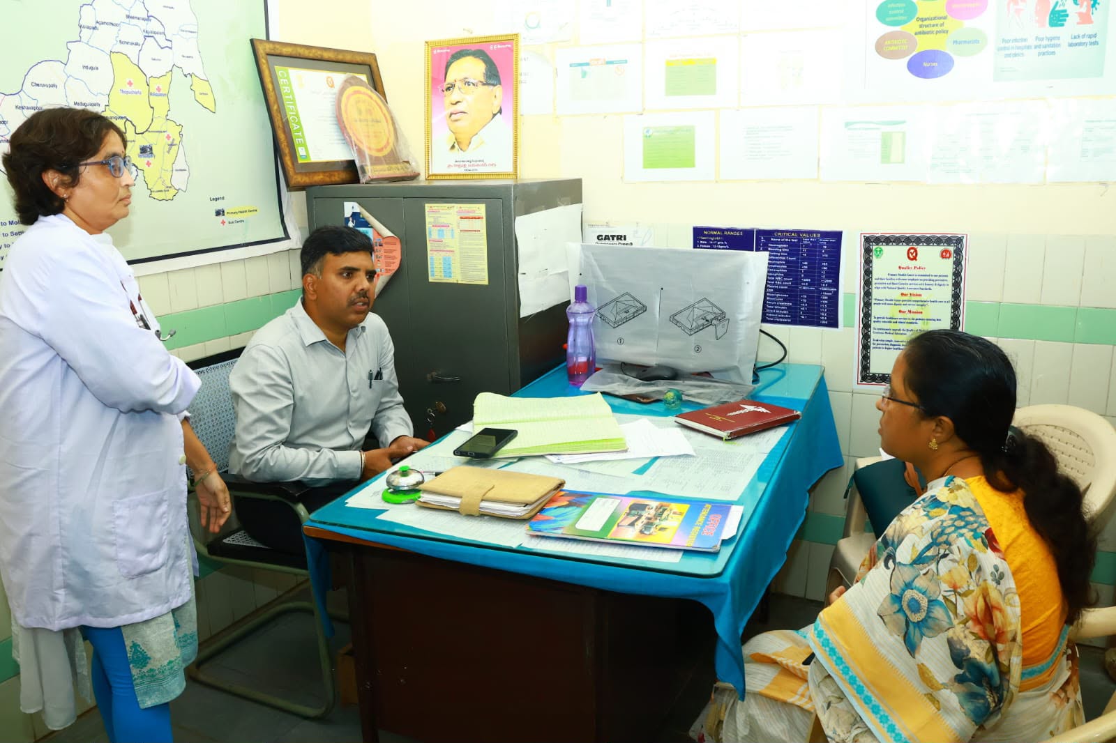 పీహెచ్‌సీల్లో పరిశుభ్రతకు పెద్దపీట వేయాలి  చెత్త పేరుకుపోకుండా ఎప్పటికప్పుడు పారిశుధ్య చర్యలు చేపట్టాలి: కలెక్టర్‌ బి.చంద్రశేఖర్