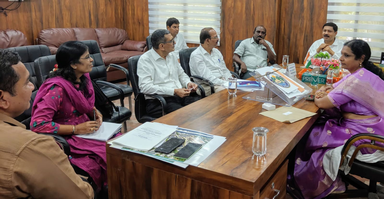 క్లాక్‌టవర్ జంక్షన్ అభివృద్ధి పనులను వరల్డ్ బ్యాంక్ బృందంతో కలిసి పరిశీలించిన మేయర్