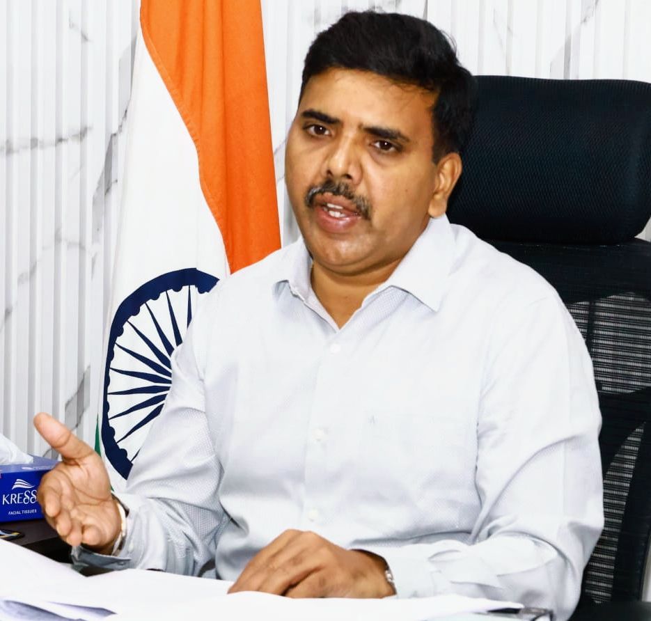 వరంగల్- ఖమ్మం- నల్గొండ పట్టభద్రుల నియోజకవర్గం ఓటరు గా నమోదు చేసుకోండి- జిల్లా కలెక్టర్ బి. చంద్రశేఖర్.