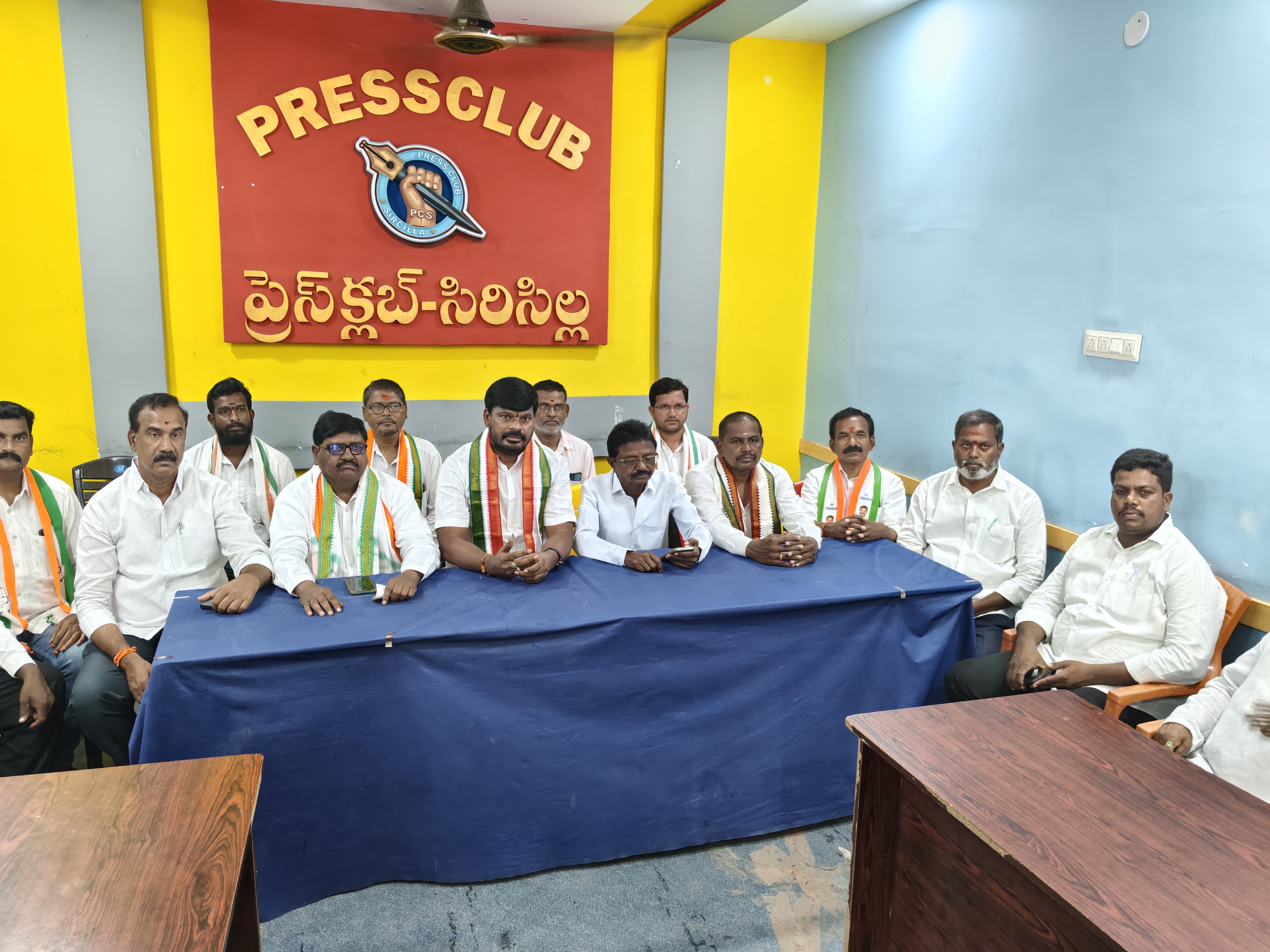 బీఆర్ఎస్ ప్రభుత్వంలో అక్రమాలు, స్కాములు చేసిన చరిత్ర మీది -  సిరిసిల్ల పట్టణ కాంగ్రెస్ అధ్యక్షుడు సూర దేవరాజు - Additional Image